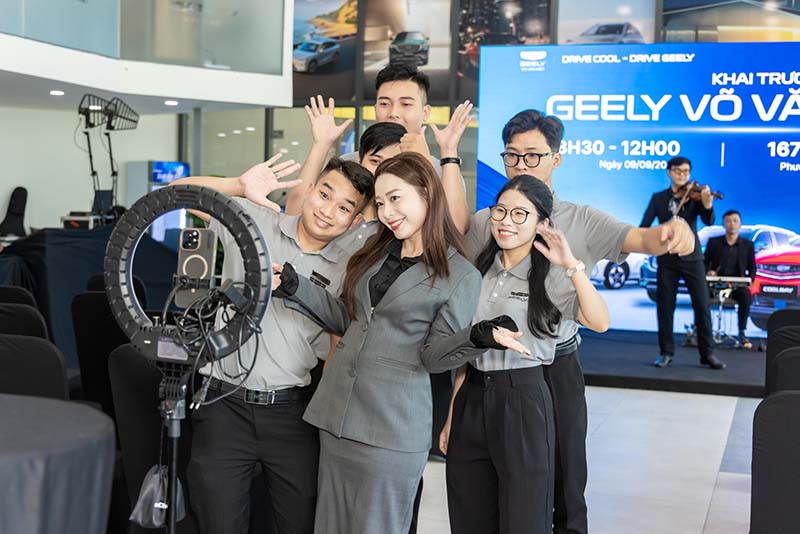 Khai trương showroom ô tô geely võ văn kiệt